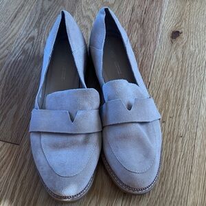 Toms Suede Loafers in Light Beige